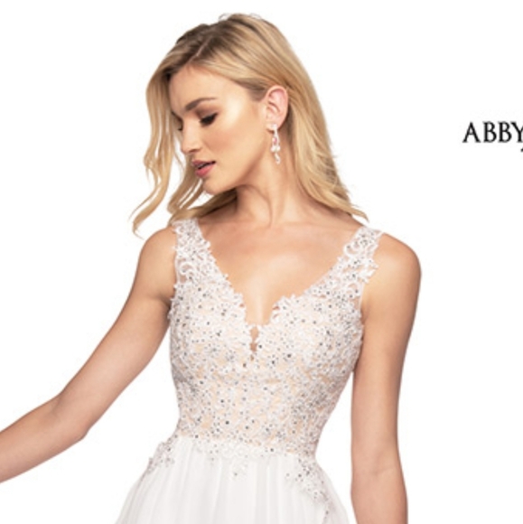 LUCCI LU: UNIQUE, BEAUTIFUL AFFORDABLE DESIGNER GOWNS 95131 - Picture 2 of 2